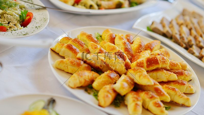 酥性饼干与韧性饼干：质地差异背后的奥秘